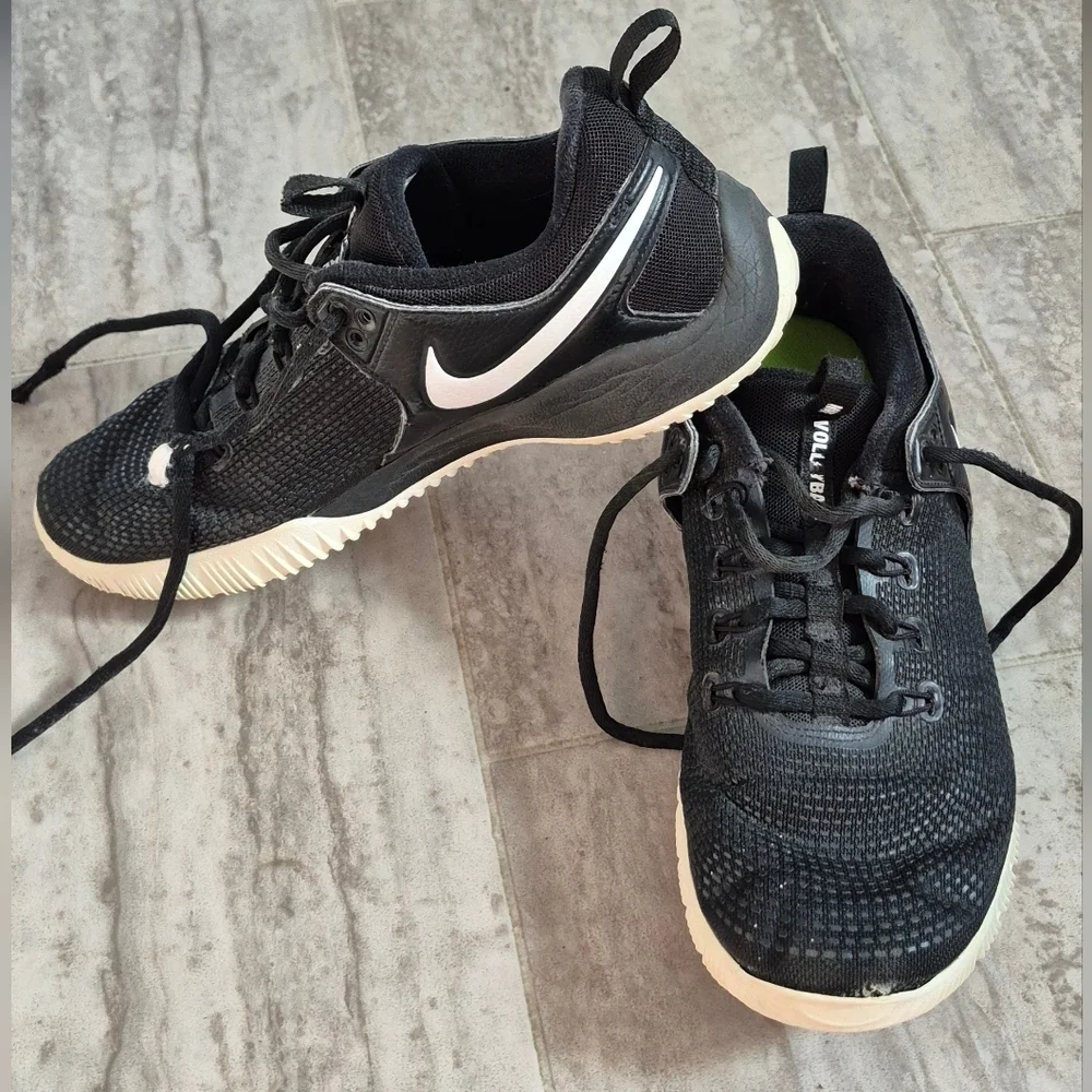 Nike Black and White Athletic Shoes